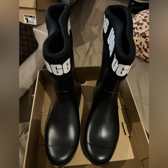 UGG rain boots size 7 woman's new in box - Picture 2 of 5